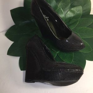 Qupid Black sequin platform wedge heels Sz 5 1/2